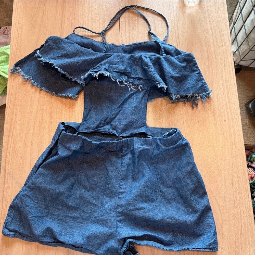 Zara Trafaluc Chambray Cutout Ruffle Romper Frayed Boho Festival Trendy XS‎ - Picture 5 of 5